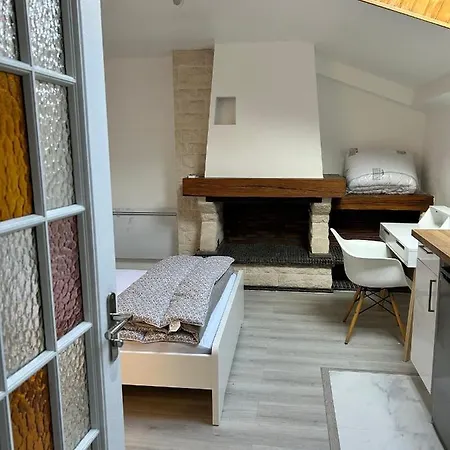 21m2 Equipe Et Meuble Centre Apartment